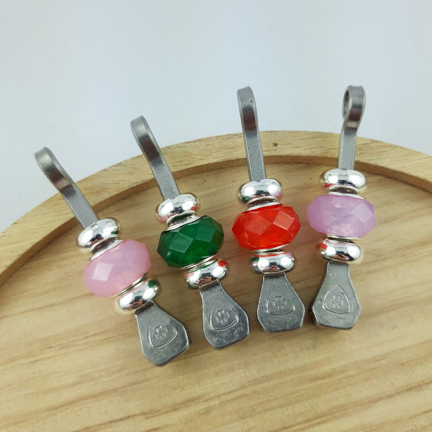 Glücksbringer mit Hufnägel und facettierter Perle