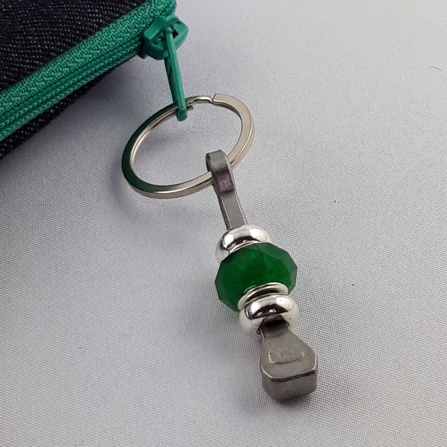 Glücksbringer mit Hufnägel und facettierter Perle