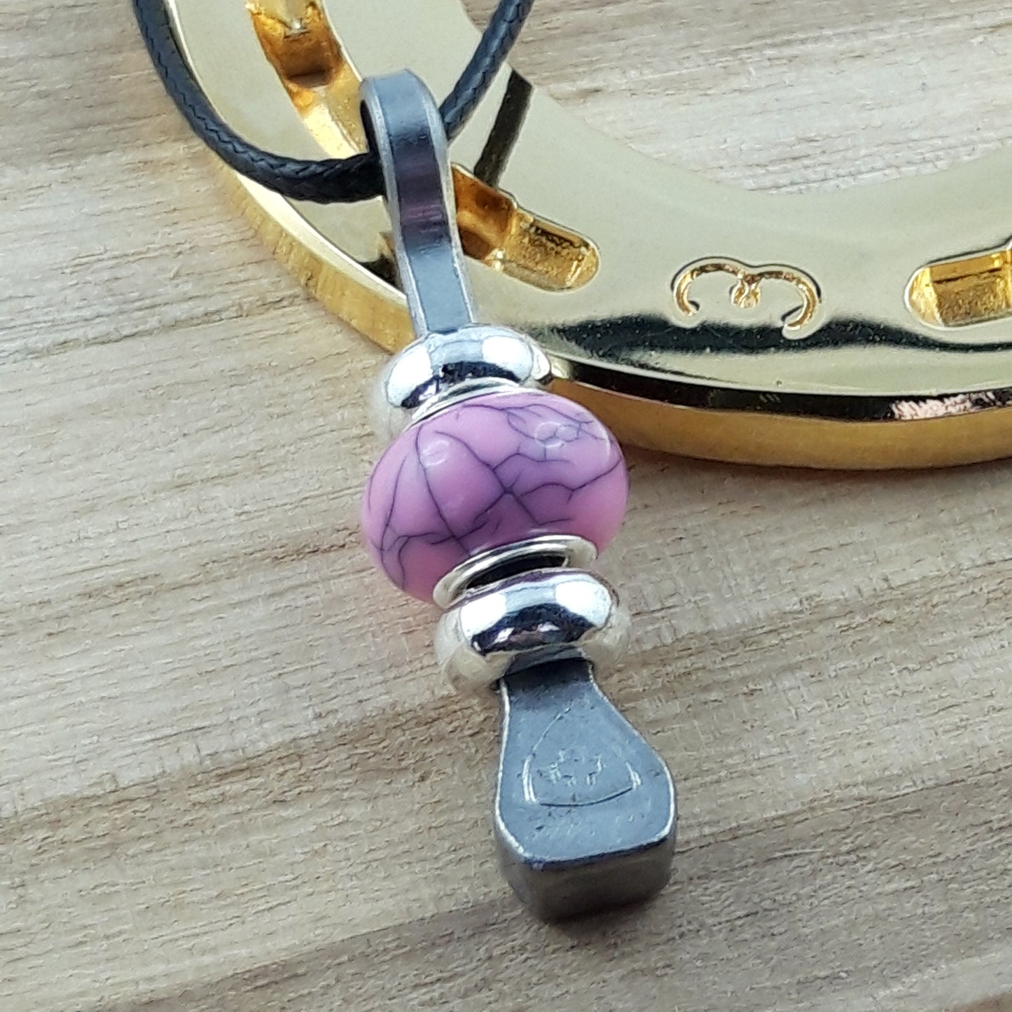 Glücksbringer mit Hufnagel mit Keramikperle