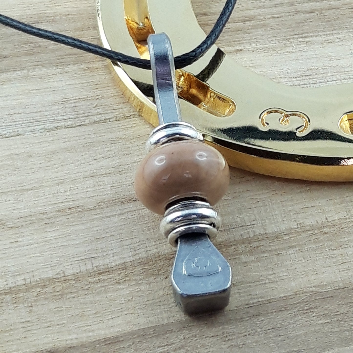Glücksbringer mit Hufnagel mit Keramikperle