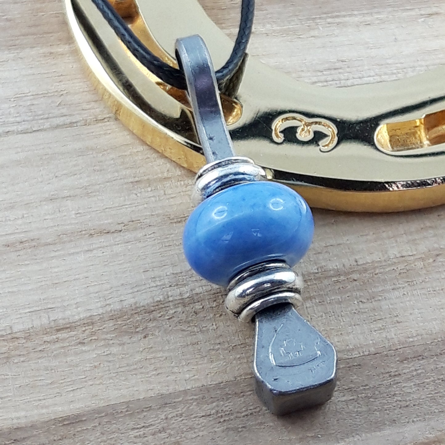 Glücksbringer mit Hufnagel mit Keramikperle