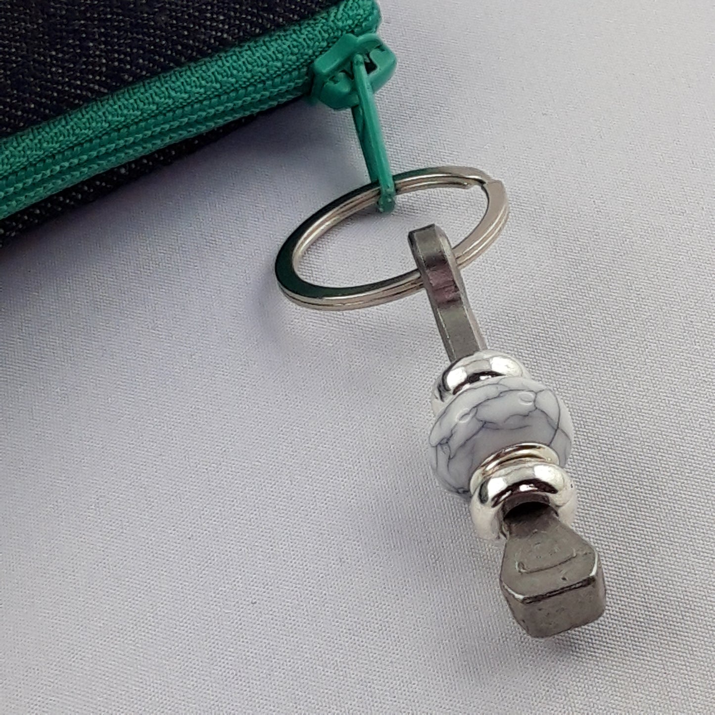 Glücksbringer mit Hufnagel mit Keramikperle