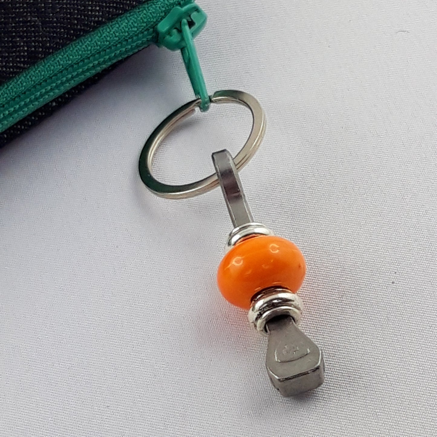 Glücksbringer mit Hufnagel mit Keramikperle