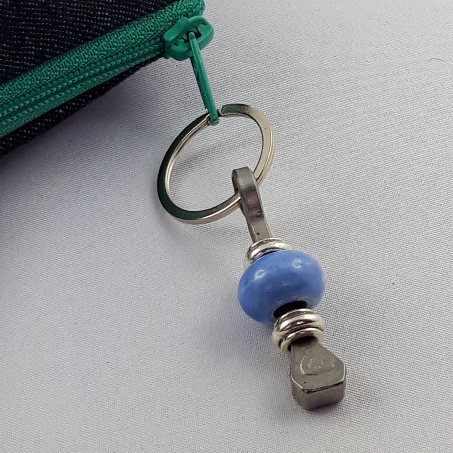 Glücksbringer mit Hufnagel mit Keramikperle