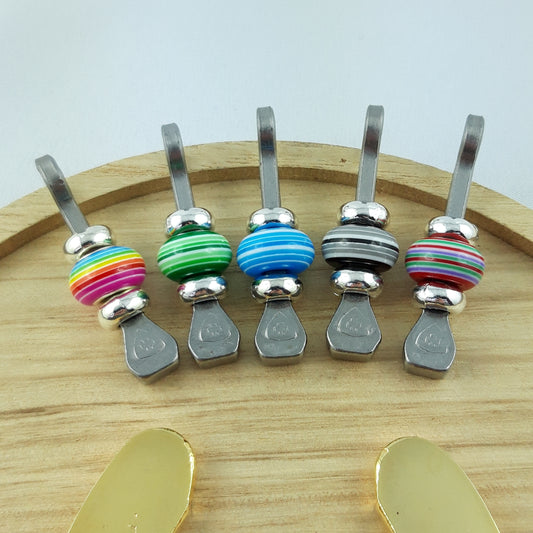 Glücksbringer mit Hufnagel und gestreifter Perle