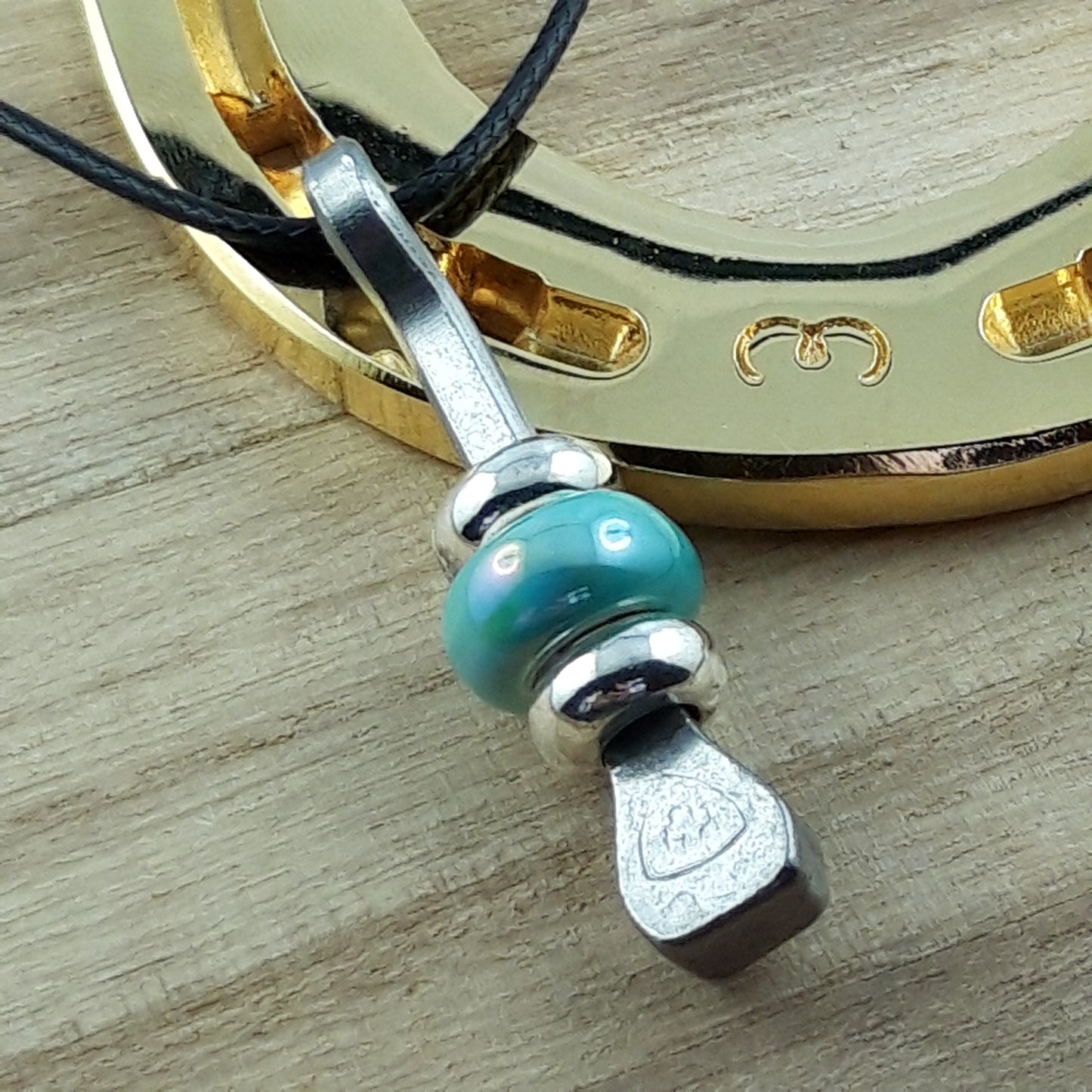 Glücksbringer mit Hufnagel mit Keramikperle