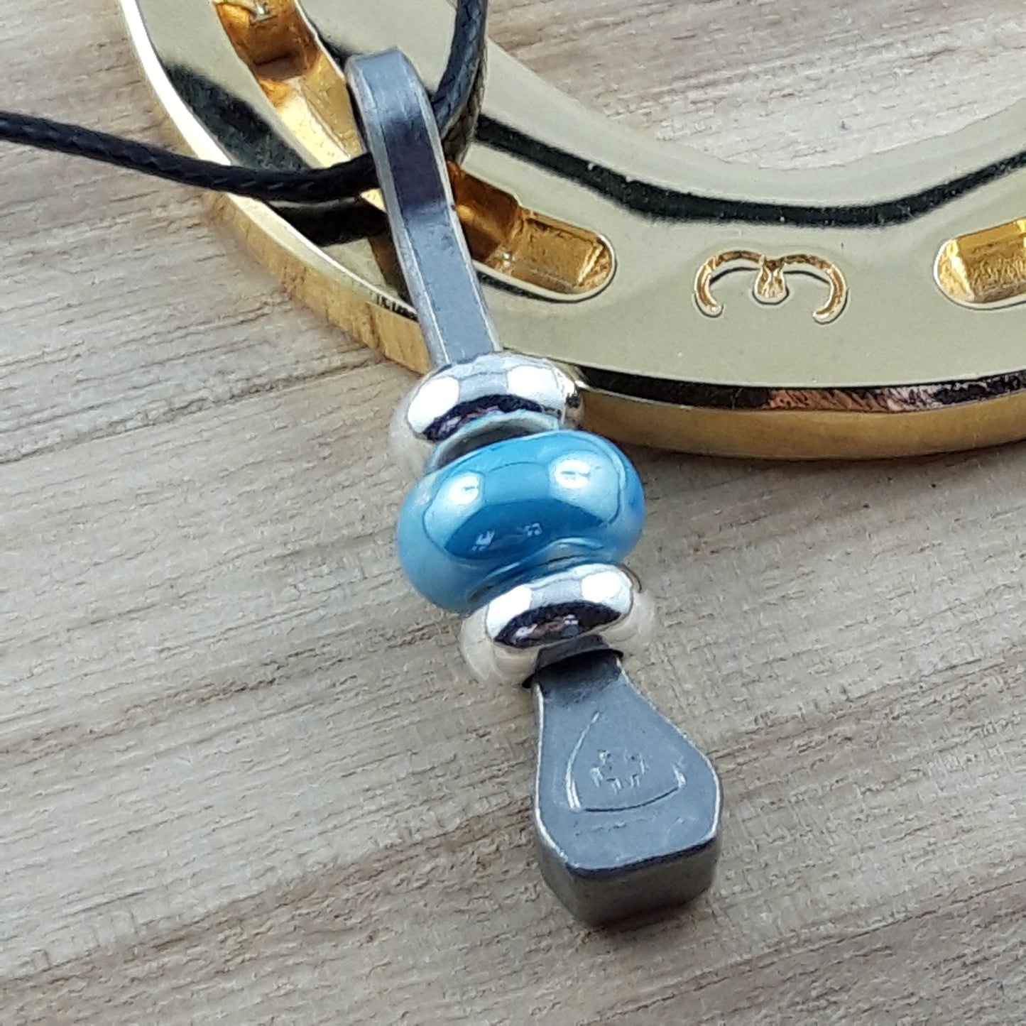 Glücksbringer mit Hufnagel mit Keramikperle