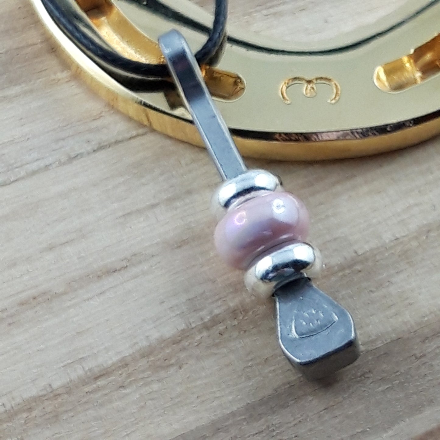 Glücksbringer mit Hufnagel mit Keramikperle
