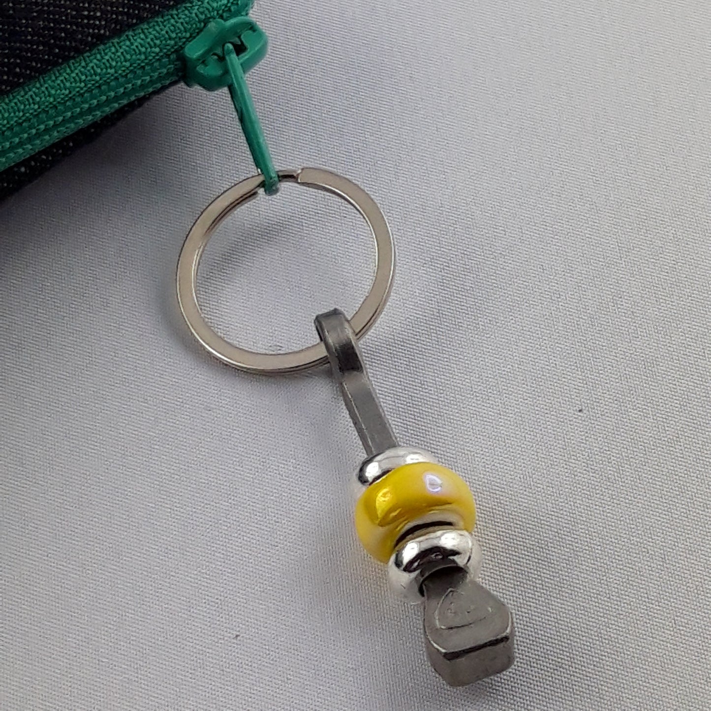 Glücksbringer mit Hufnagel mit Keramikperle