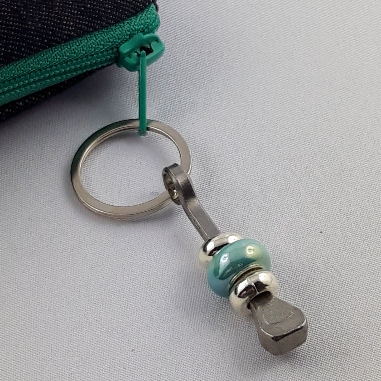 Glücksbringer mit Hufnagel mit Keramikperle