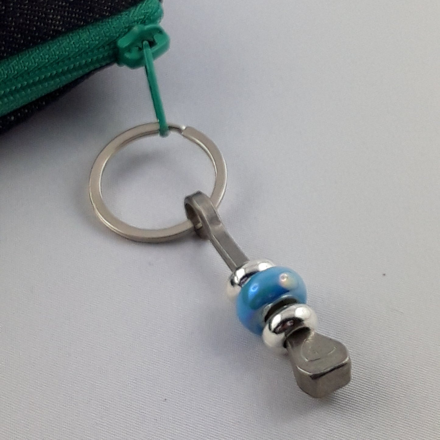 Glücksbringer mit Hufnagel mit Keramikperle