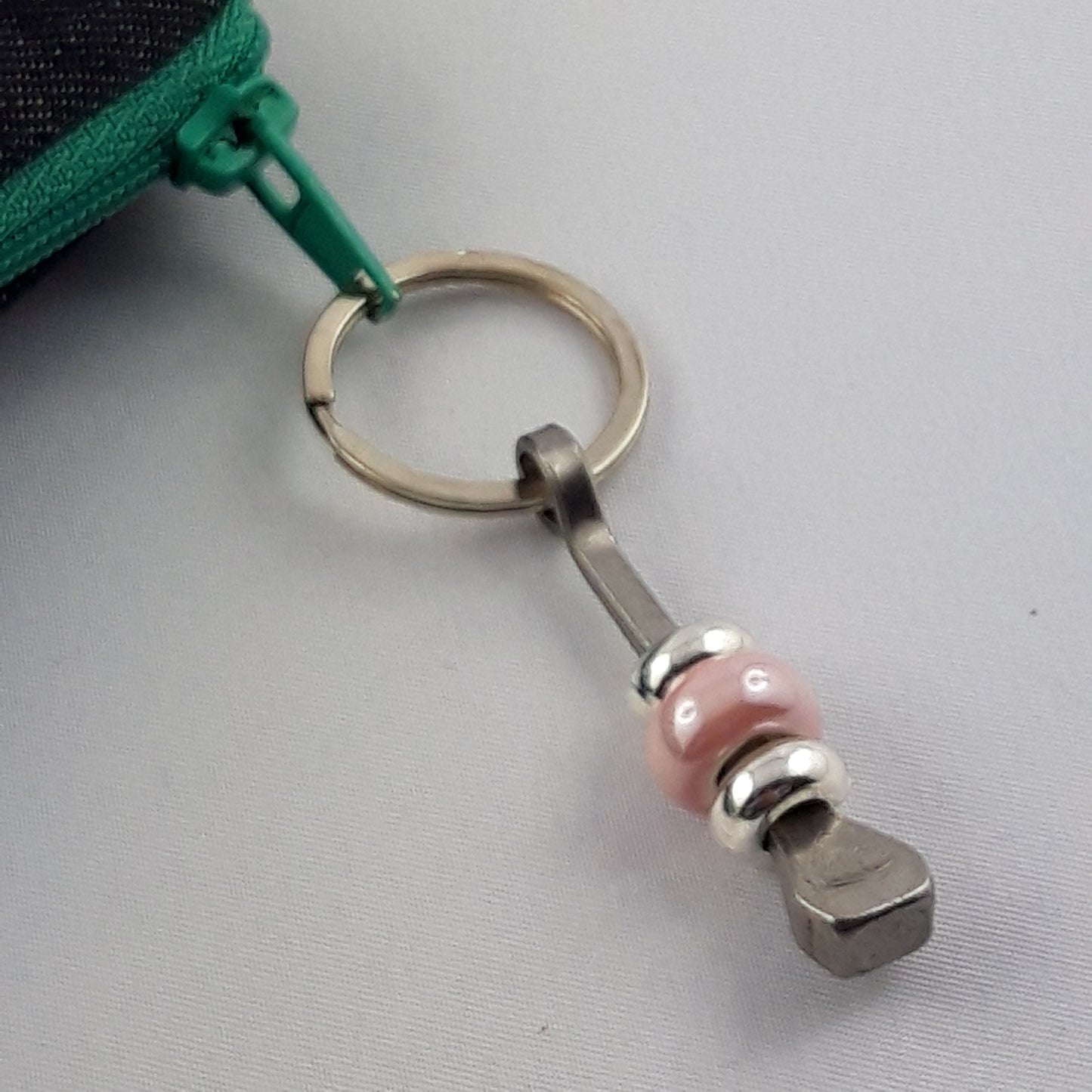 Glücksbringer mit Hufnagel mit Keramikperle