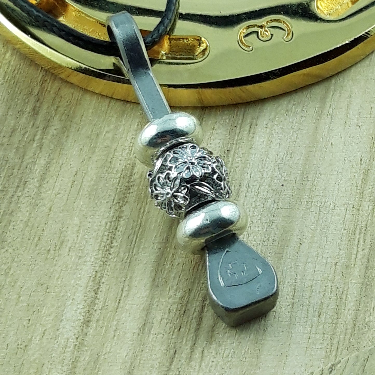 Glücksbringer mit Hufnagel mit Metallperle