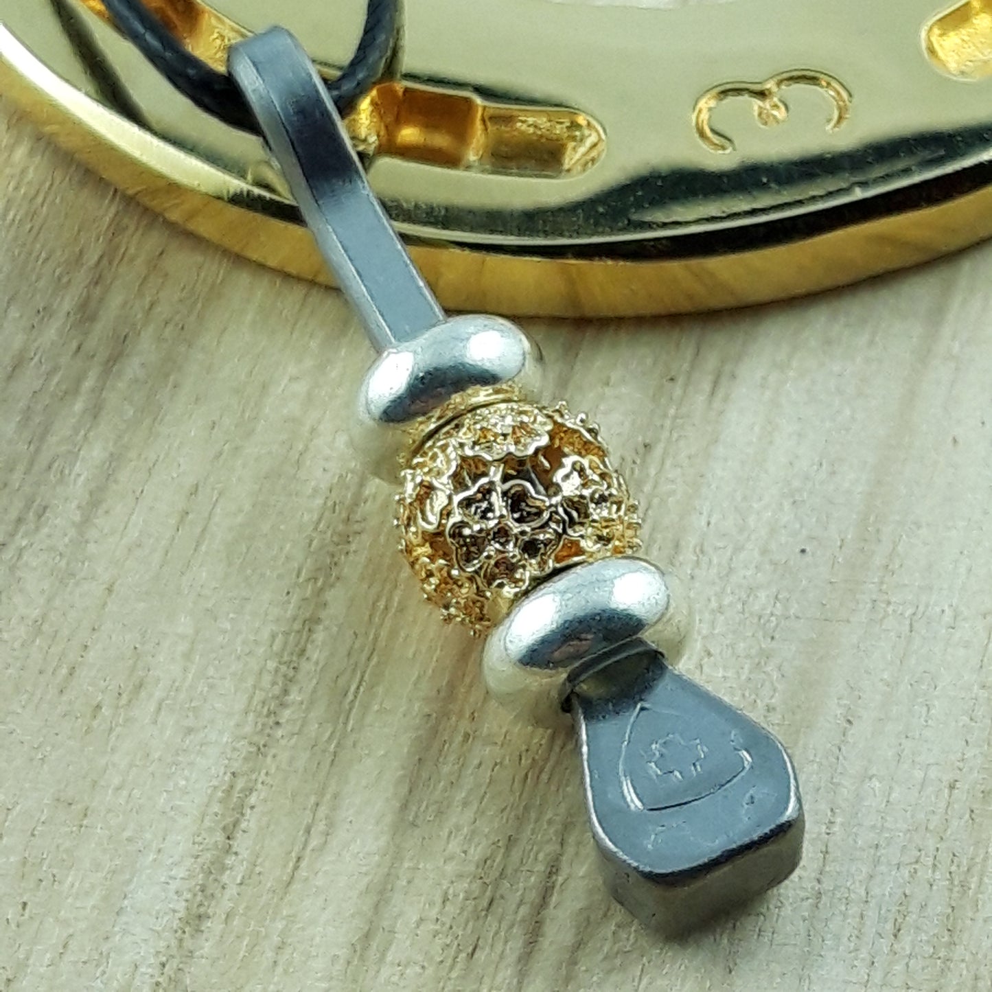 Glücksbringer mit Hufnagel mit Metallperle
