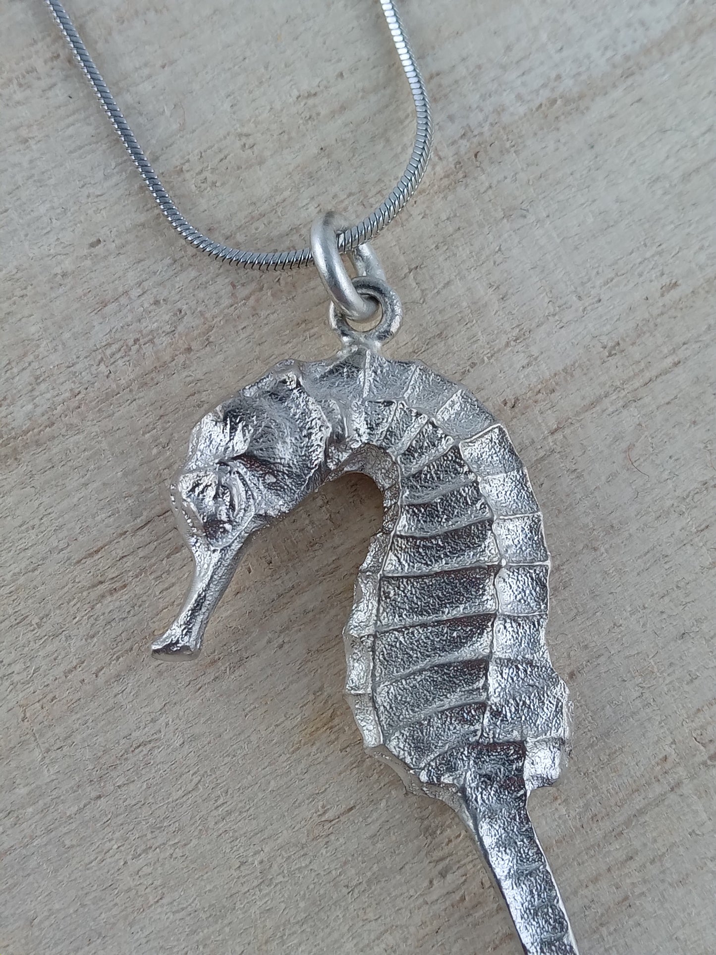 Schöne Kette mit Seepferdchen aus 925er Silber
