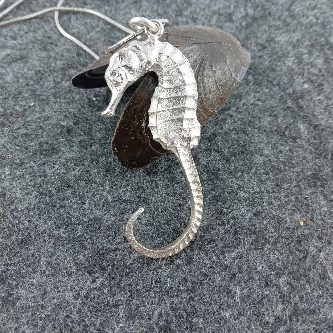 Schöne Kette mit Seepferdchen aus 925er Silber
