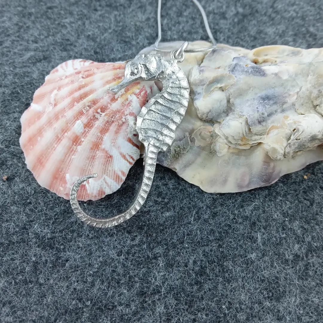 Schöne Kette mit Seepferdchen aus 925er Silber