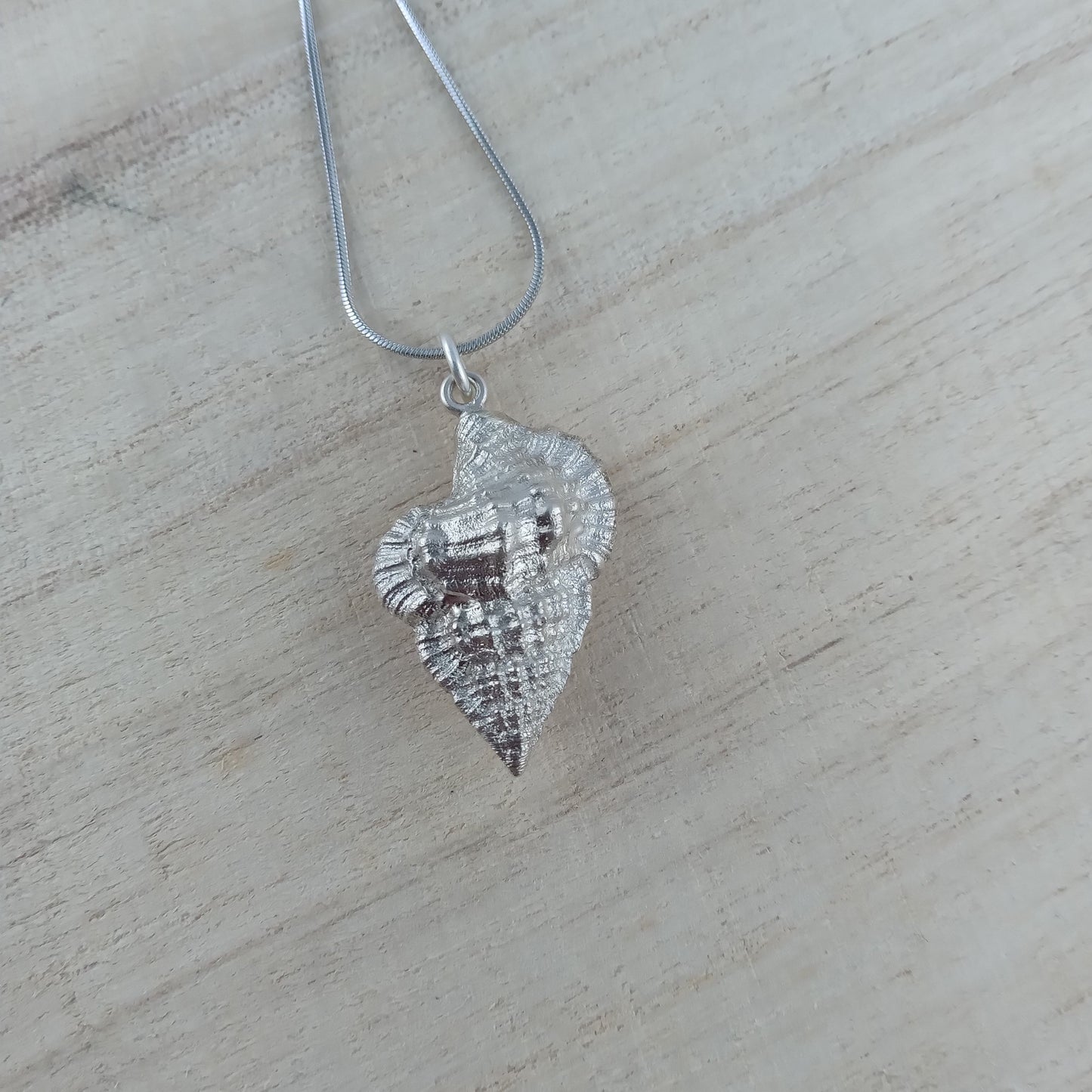 Schöne Kette mit Schnecke aus 925er Silber