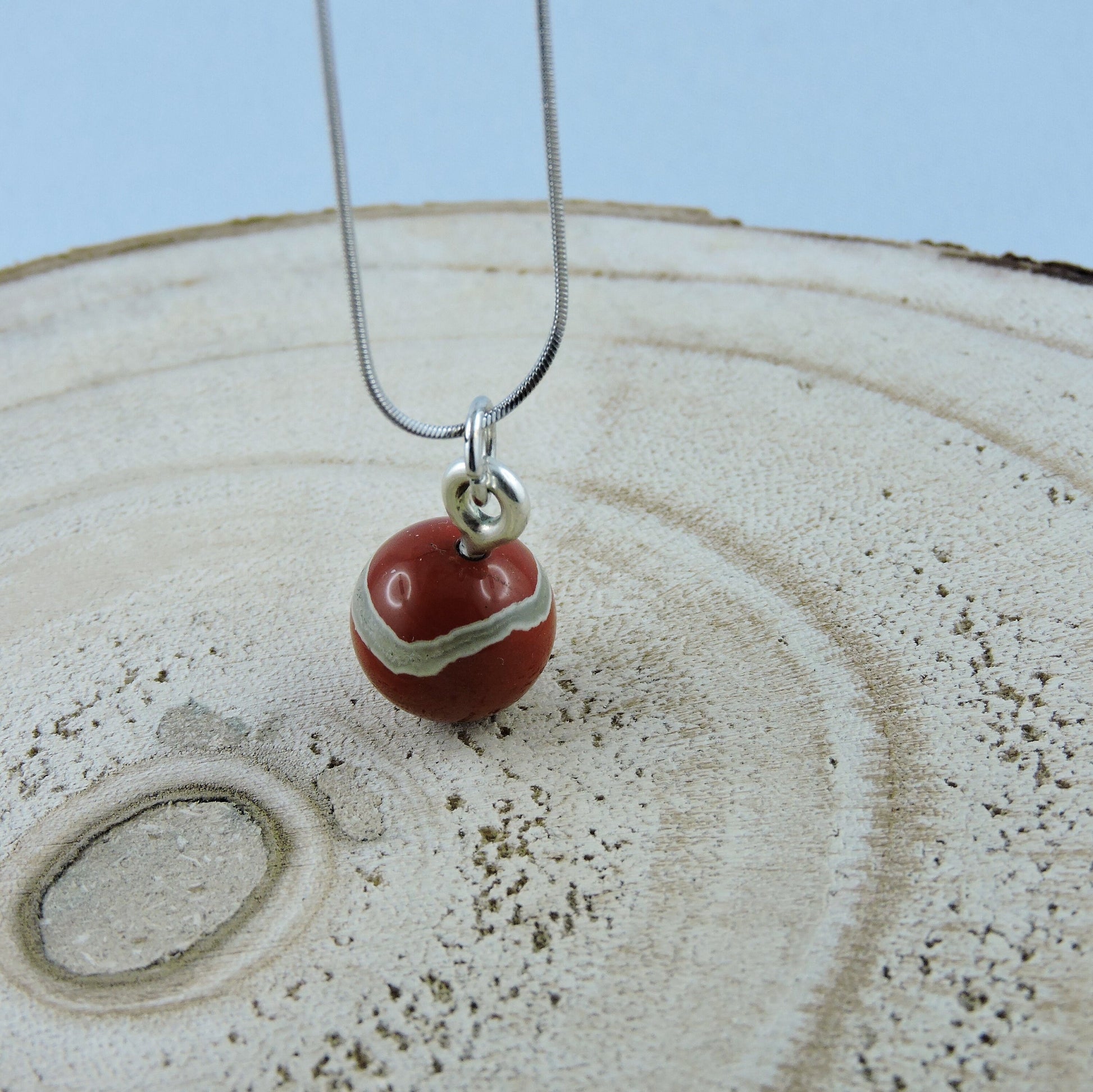 Chain with great patterned ball pendant