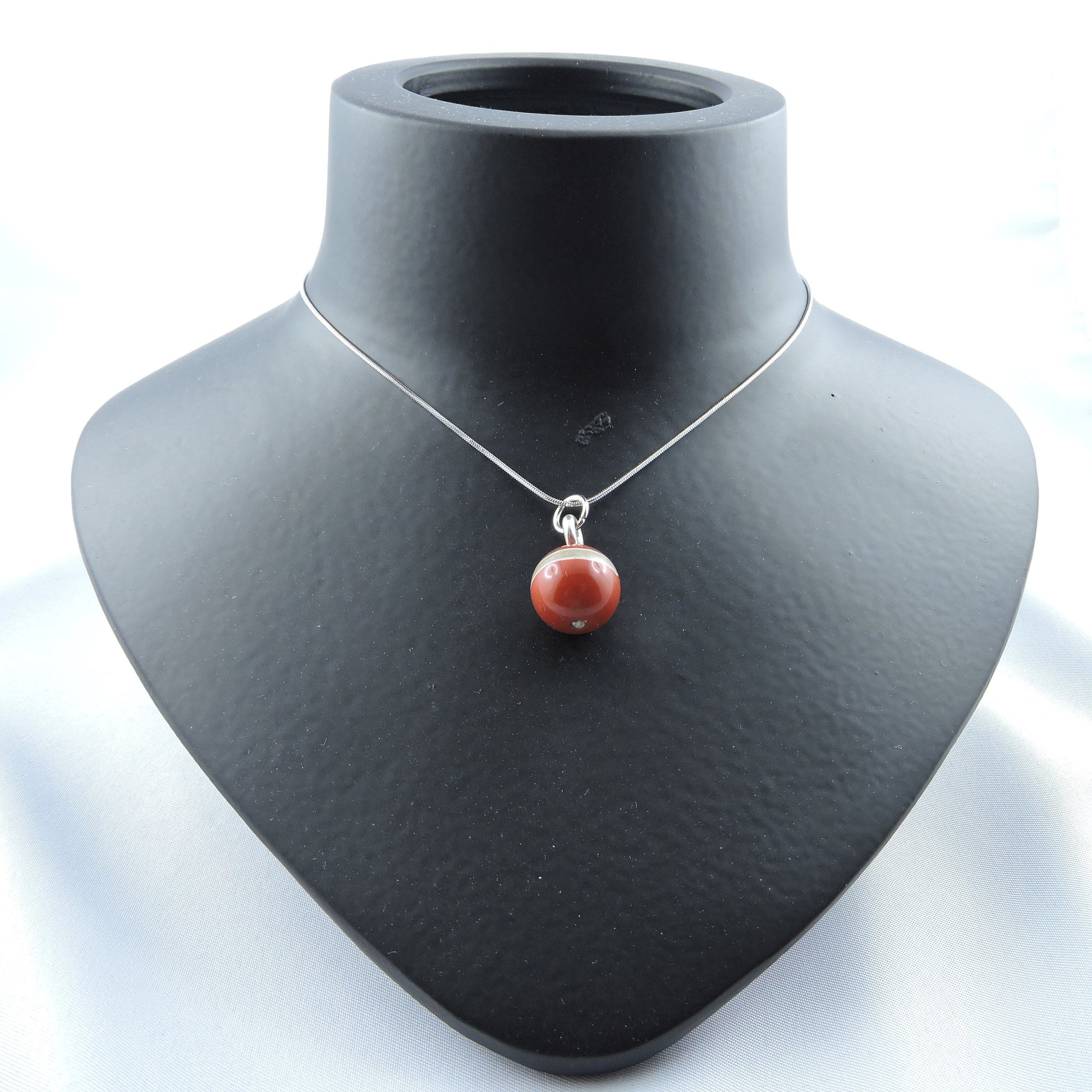 Chain with great patterned ball pendant