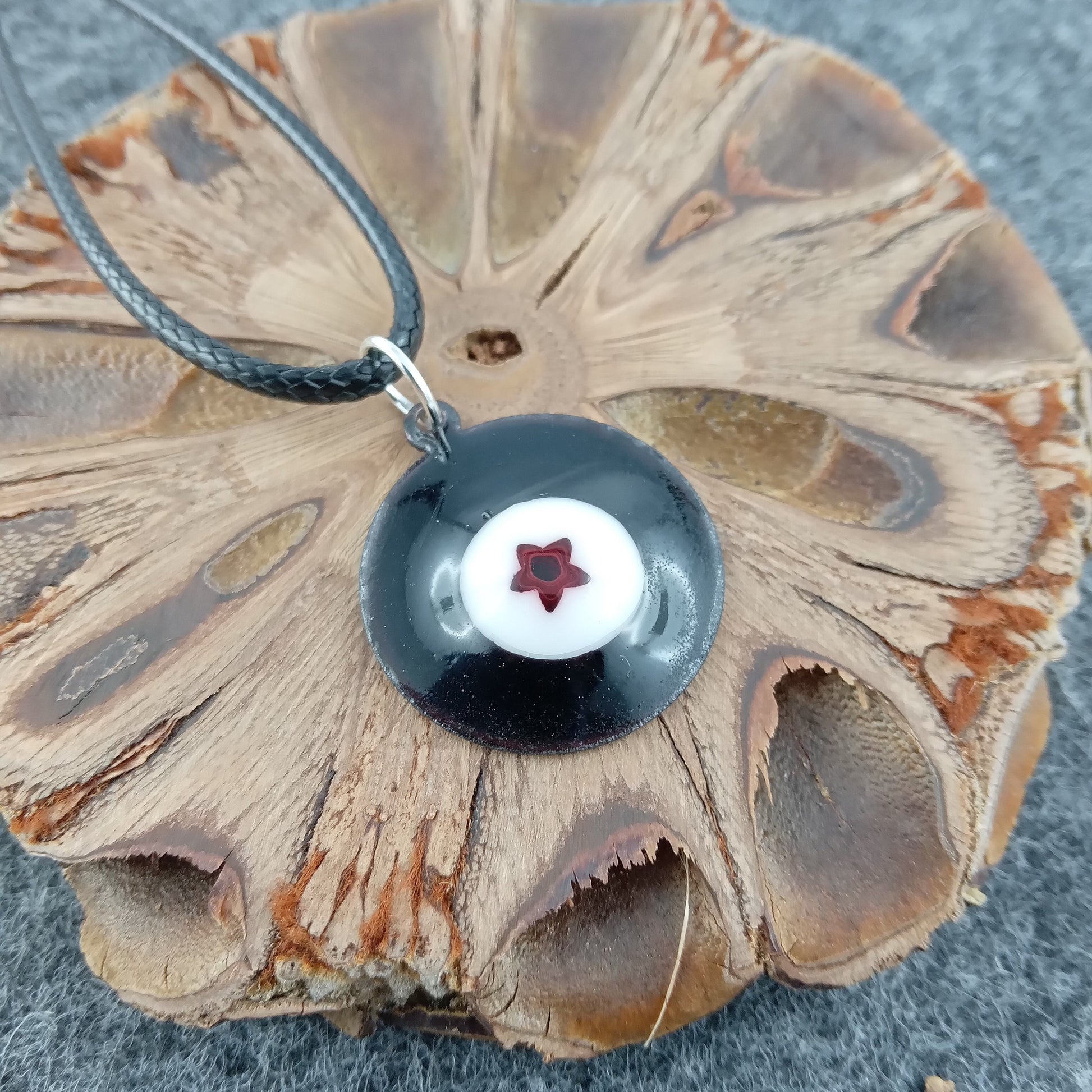 Pendant with enamel, round pendant with chain