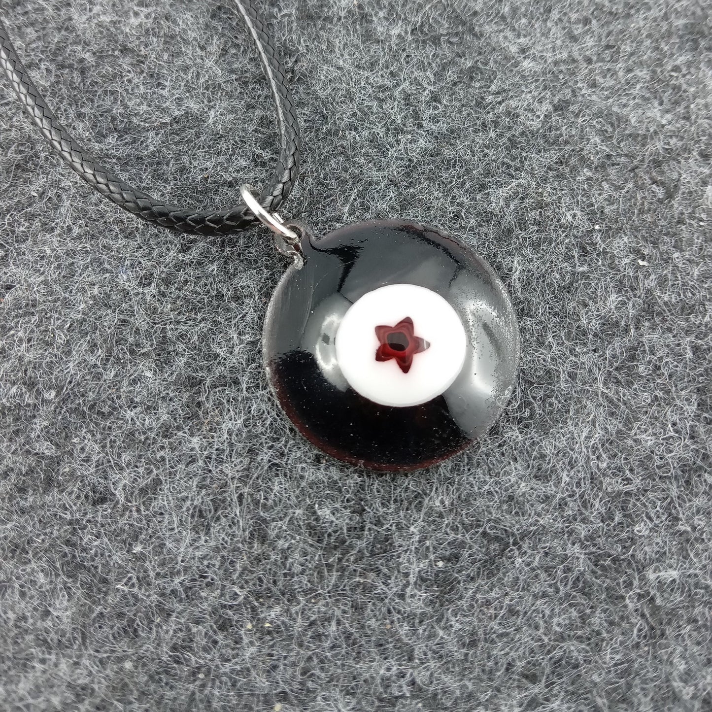 Pendant with enamel, round pendant with chain
